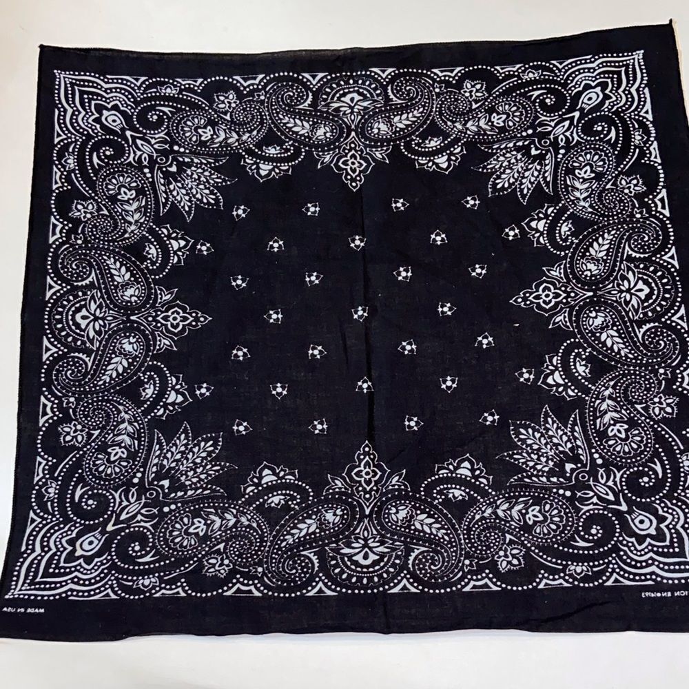 VTG,100% Cotton 14193 RN Black  White Paisley Scarf Size Appropriate 19”X19”